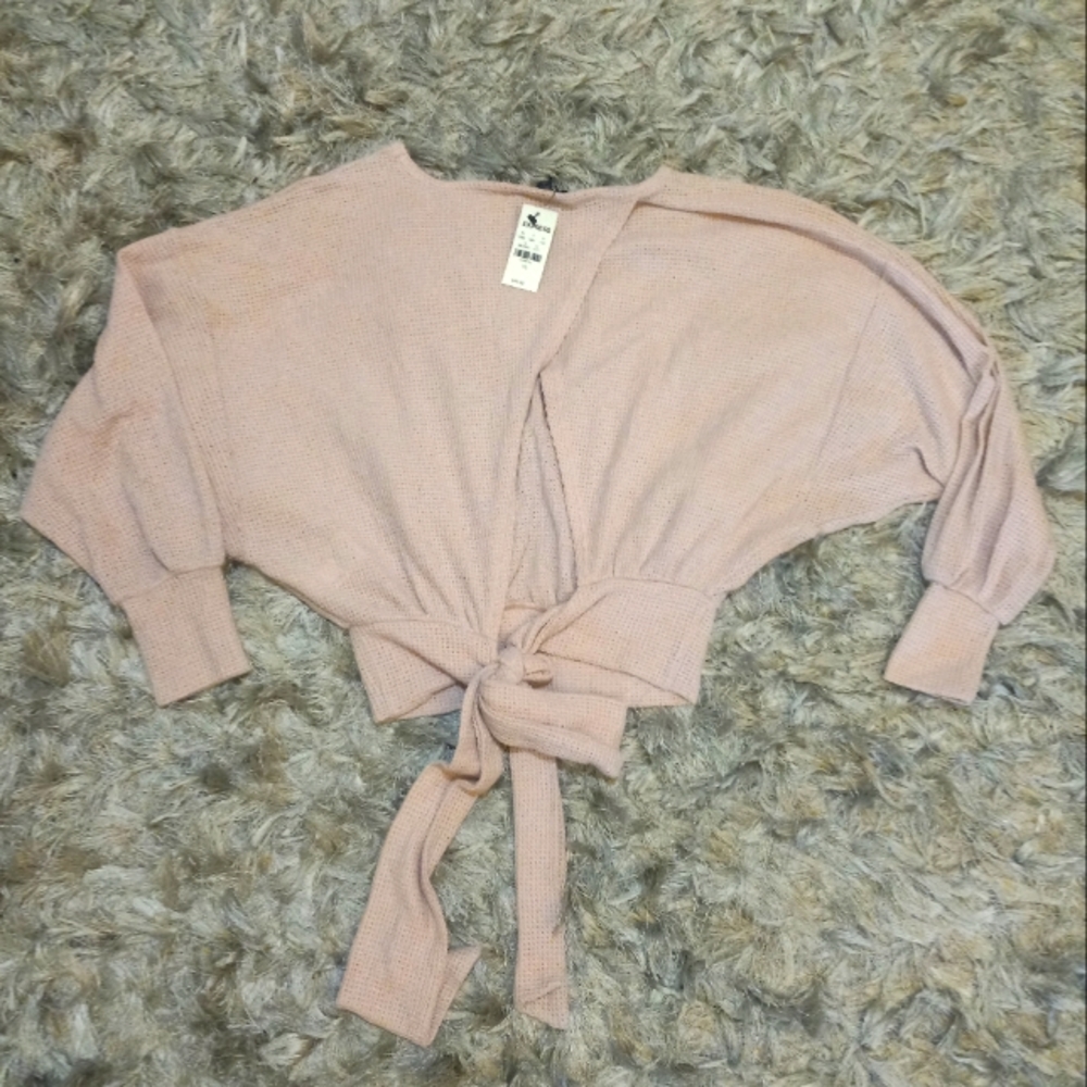 Express. Light pink crop top shirt with wrap tie on back. Size XS - Picture 6 of 9